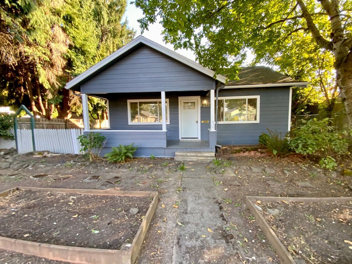 Primary Photo - Nice 2+ Bed, 2 Bath House with Fenced Yard