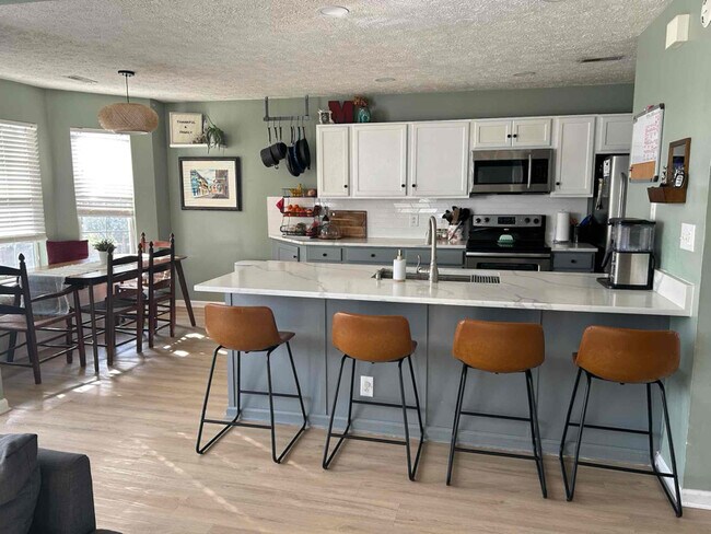 Foto del edificio - 4112 Meadowgreen Dr