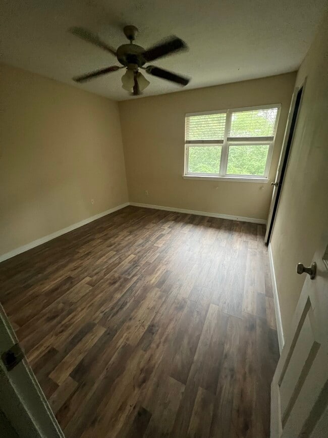 Foto del edificio - 1625 Martin Bluff Rd