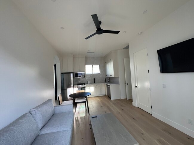Building Photo - 78641 Deacon Dr E