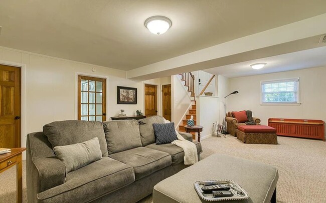Building Photo - 8719 Badger Dr