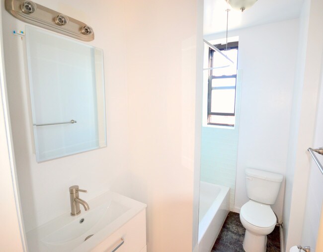 Building Photo - 314 50th St