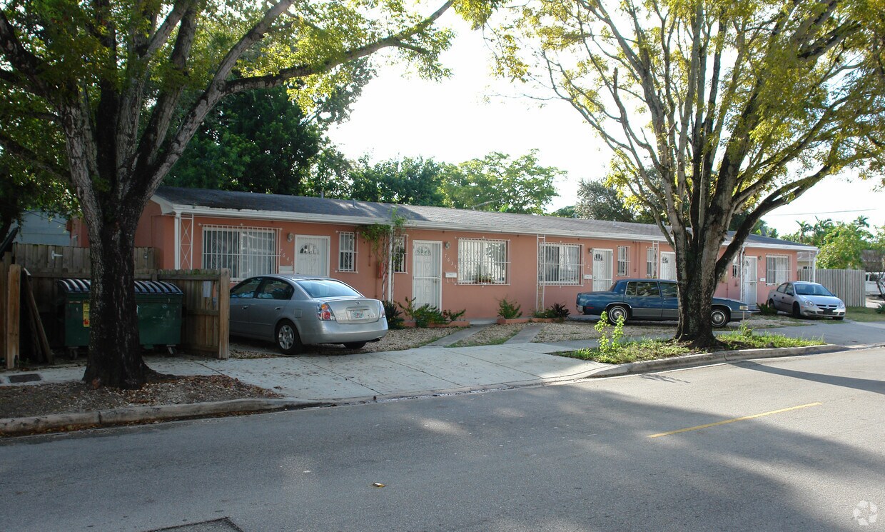 Foto del edificio - 7605-7645 NE 4th Ct