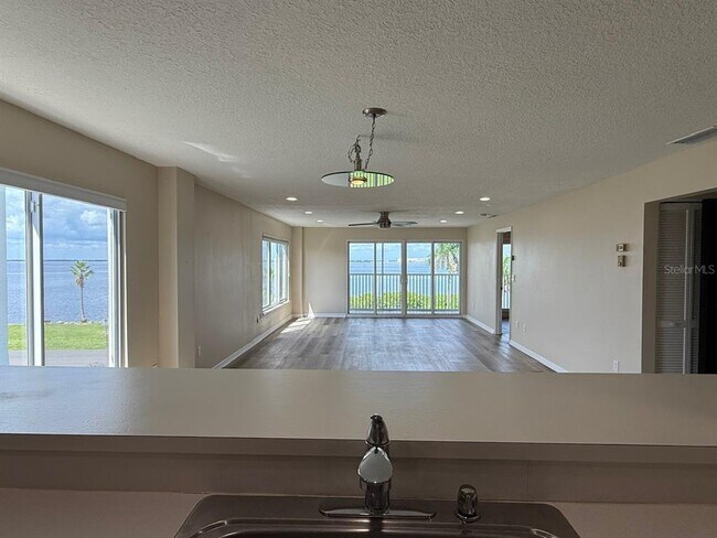 Building Photo - 1477 Park Beach Cir