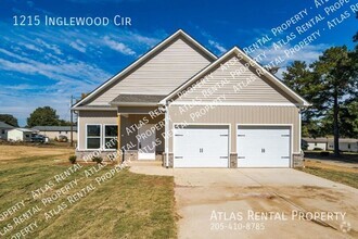 Building Photo - 1215 Inglewood Cir