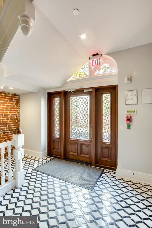 Foto del edificio - 819 D St NE