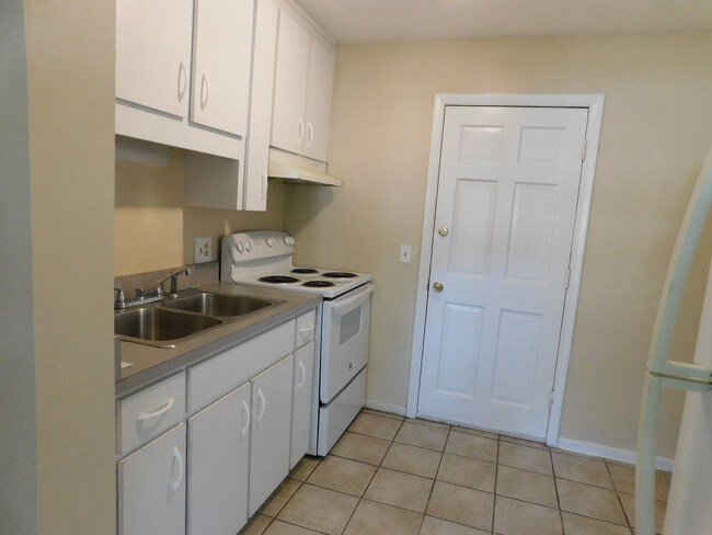 Building Photo - 1348 Independence Rd
