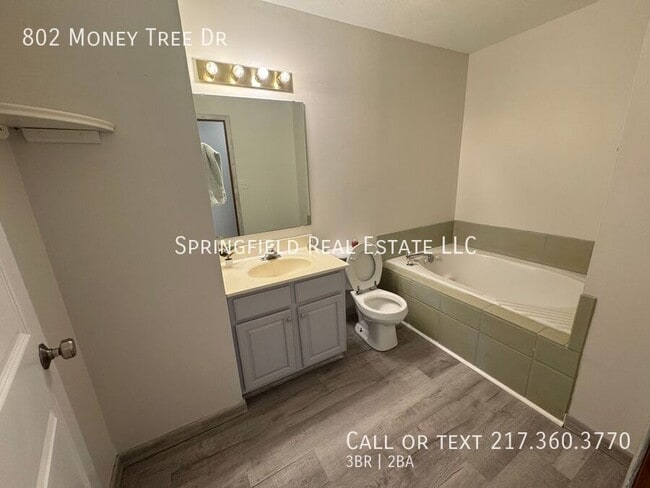 Building Photo - 802 Money Tree Dr