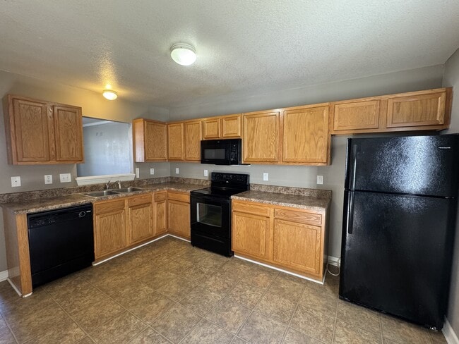 Building Photo - 302 Streamwood Dr