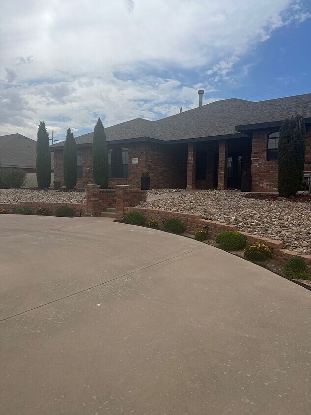 Foto principal - 3505 W 8th St