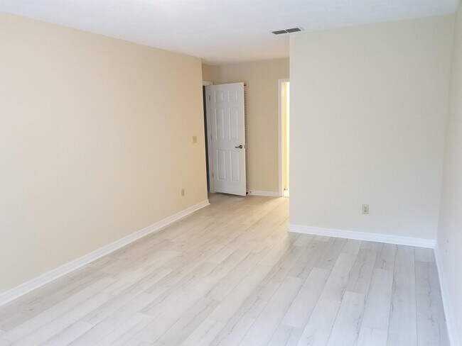 Building Photo - 10449 SW 85th Ct