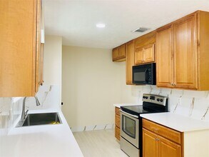 Building Photo - 13447 Greenway Dr
