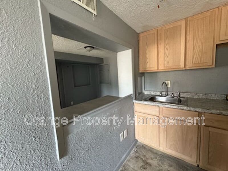 Building Photo - 4108 Cuming St