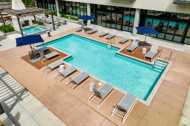 Pool Area - Parkway 25