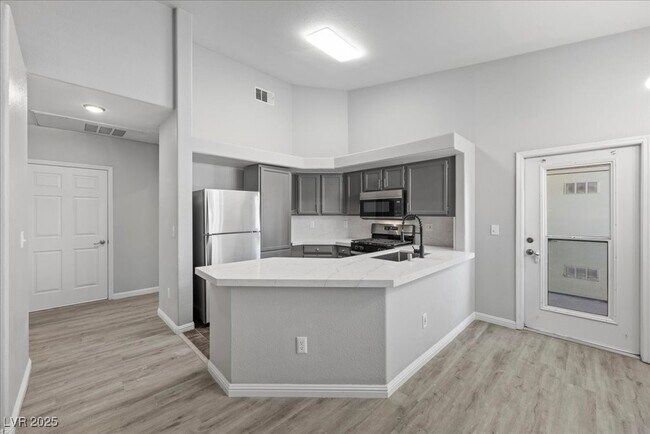 Foto del edificio - 900 Heavenly Hills Ct