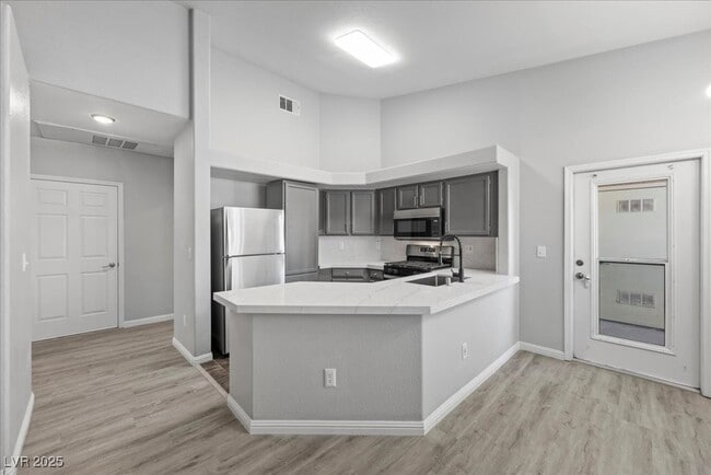 Building Photo - 900 Heavenly Hills Ct