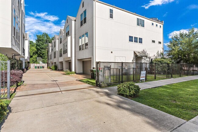 Building Photo - 912 Patterson St