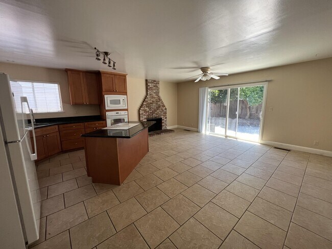 Foto del edificio - 778 Bend Ave