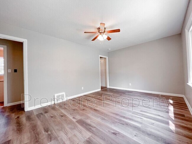 Foto del edificio - 10106 Hillcrest Rd