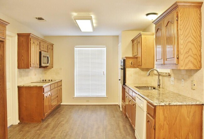 Foto del edificio - 518 Jeff Grimes Blvd