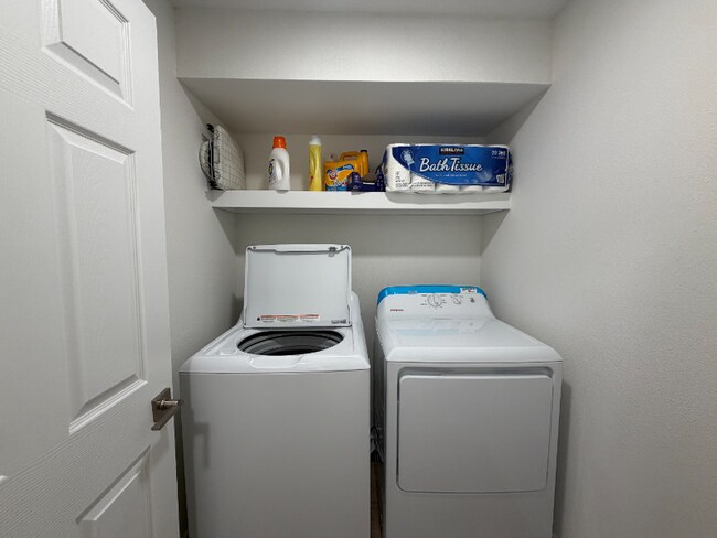 Foto del edificio - 6431 Binder Dr