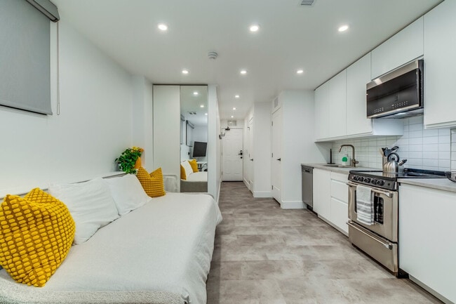 Building Photo - 115 Manning Ave