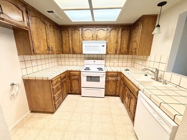 Building Photo - 3072 Colony Park Dr