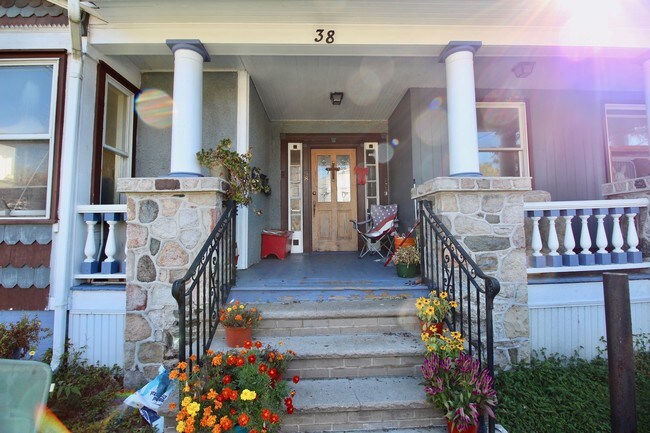 Building Photo - Sussex 3-Family