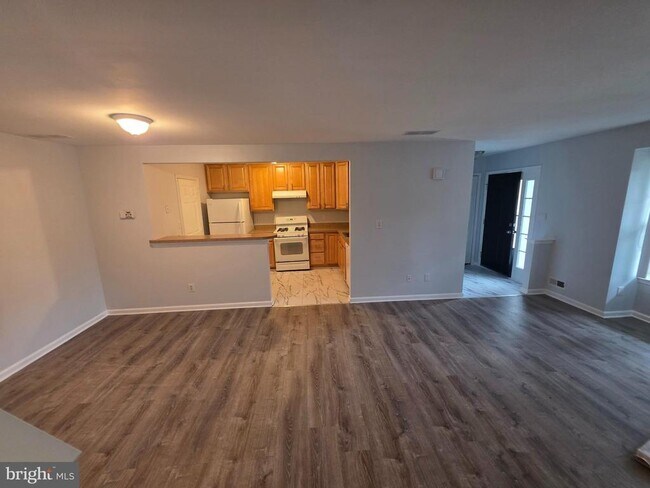 Building Photo - 2602 Saxony Dr