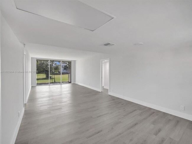 Building Photo - 3700 Oaks Clubhouse Dr
