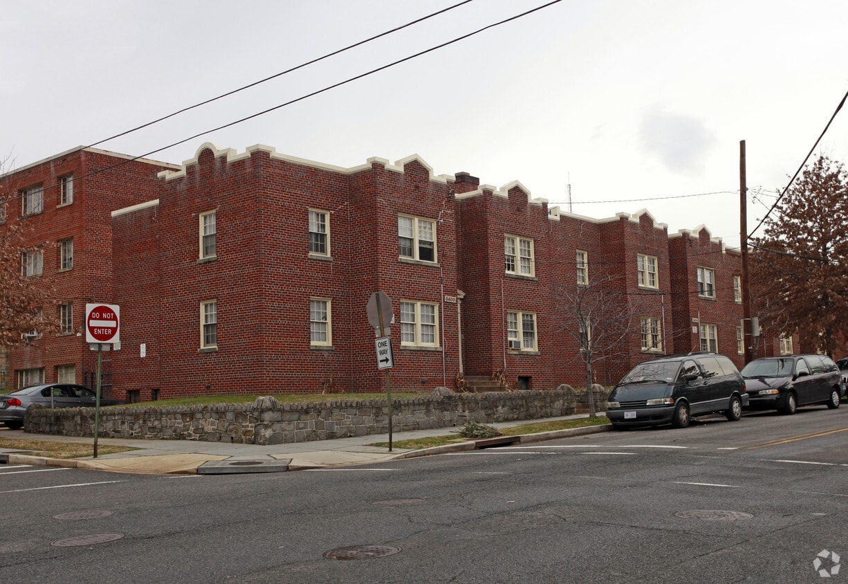 Primary Photo - 5400-5408 5th St NW