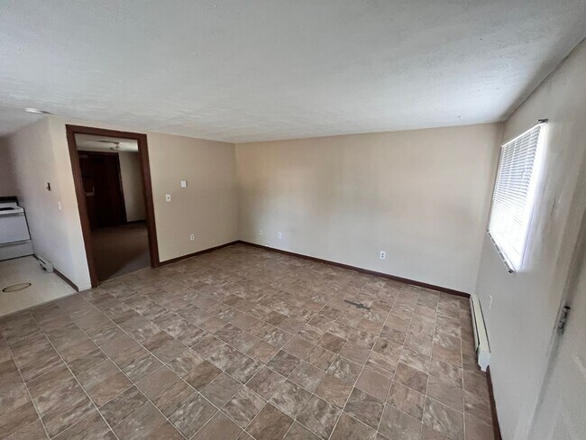 Building Photo - One Bedroom Apartment