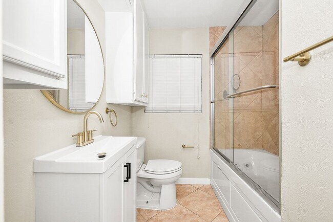 Building Photo - 5037 W 43rd St