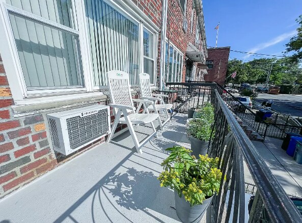 Primary Photo - 2746 E 11th St