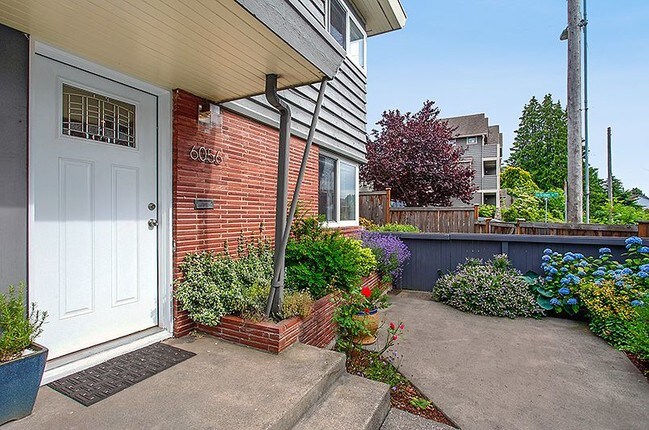 Building Photo - 6056 Fauntleroy Way SW