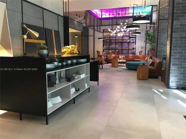 Foto del edificio - 121 NE 34th St