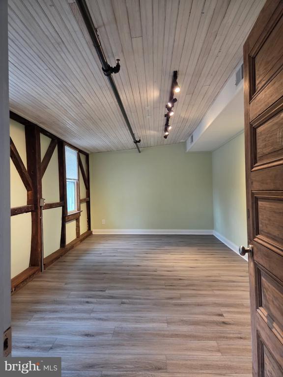 Primary Photo - 6 W Loudoun St