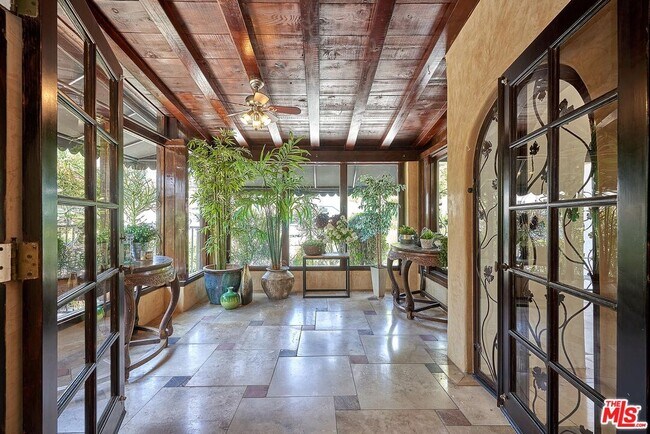 Foto del edificio - 424 N Arden Blvd