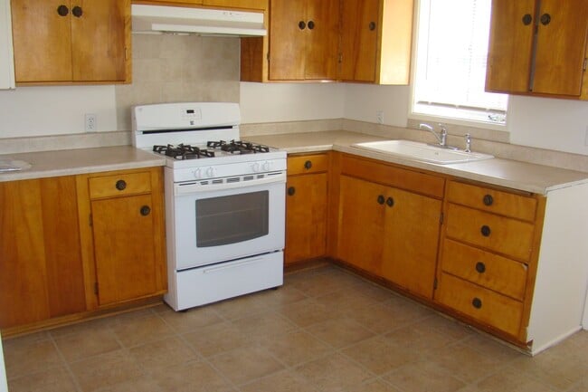 Building Photo - Southside cutie, 2bd/1ba  available June 1...