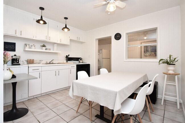 Foto del edificio - 2BR/1BA Duplex in Ridgeview