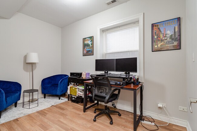 Foto del edificio - 3047 N Clybourn Ave