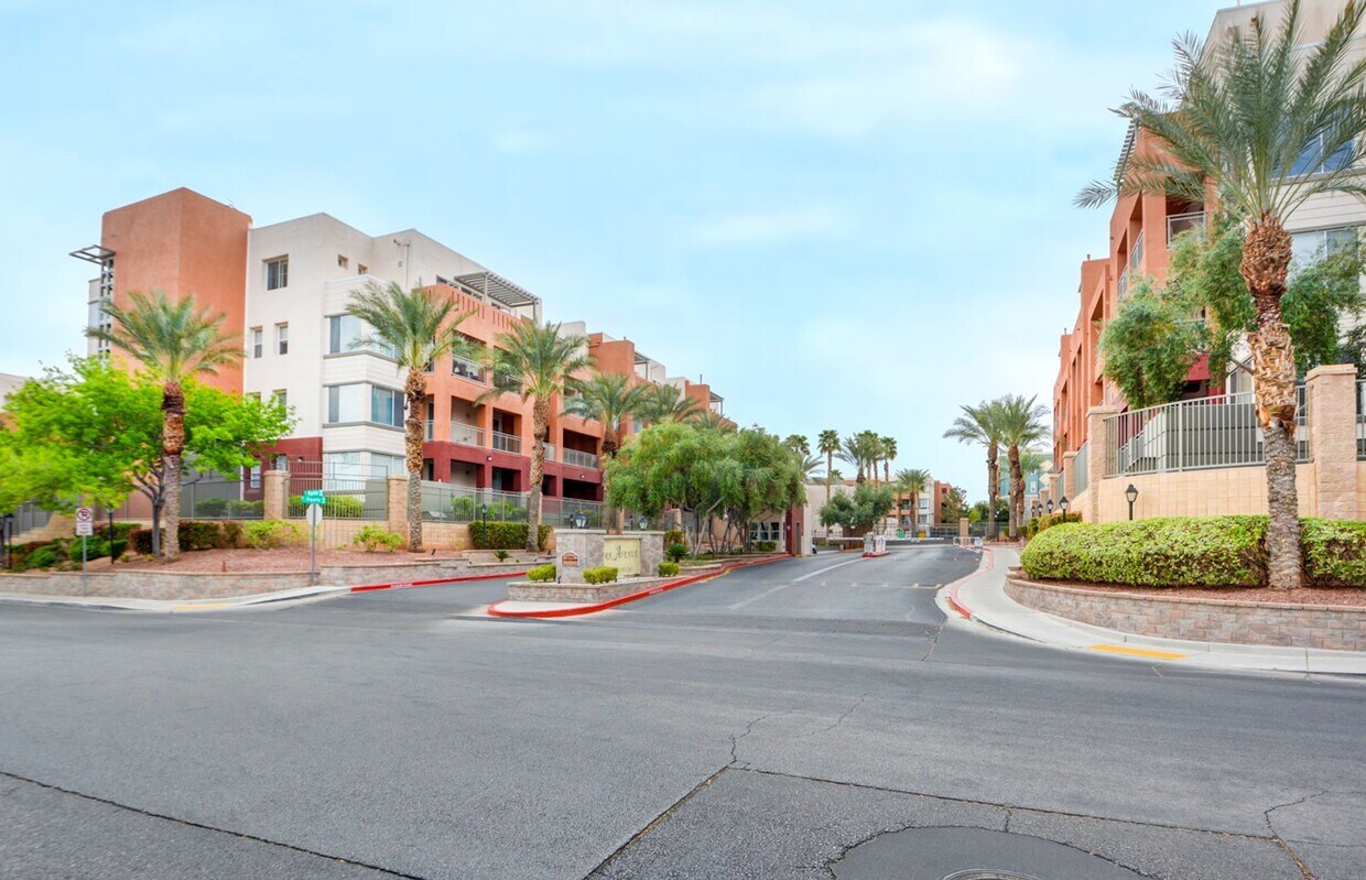 Foto principal - Park Avenue Mid Rise Condo. All HOA Amenities