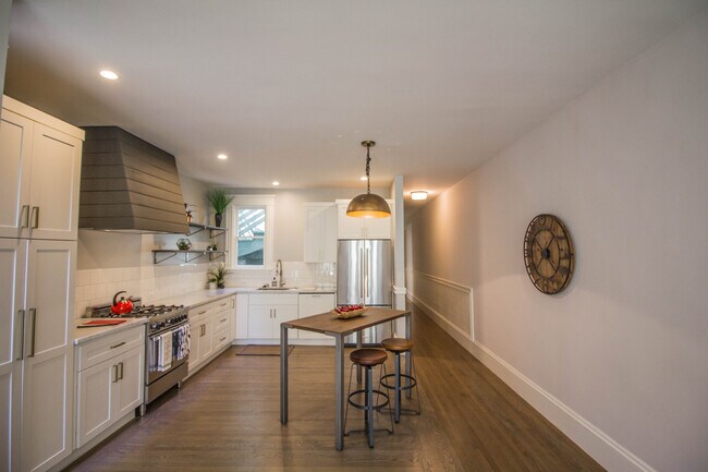 Building Photo - 589 Dolores