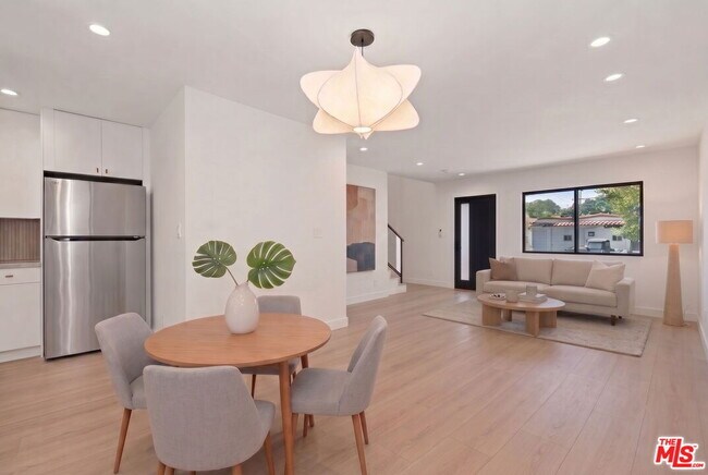 Foto del edificio - 5843 Whitworth Dr
