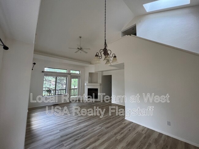 Building Photo - 6164 E Mountain Oaks Dr