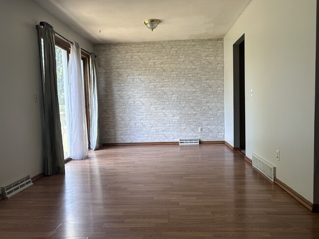Accent wall - 1230 S Thompson Dr