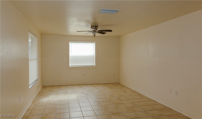 Foto del edificio - 1366 Nimrod St