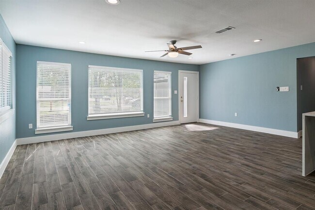 Building Photo - 11023 Brockbank Dr
