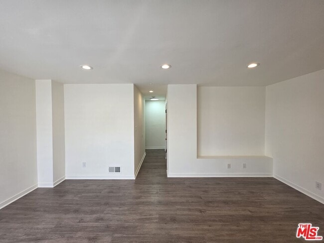 Building Photo - 1635 S Beverly Glen Blvd