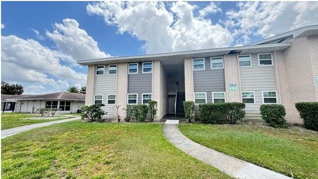 Building Photo - 860 Sky Lake Cir